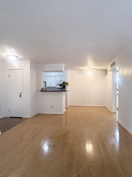 Building Photo - 11201 Lynbrook Dr