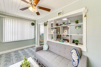 Building Photo - 340 78th Ave