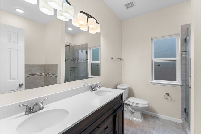 Building Photo - 16922 Glenheath St