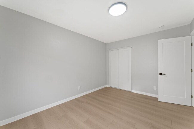 Building Photo - "Charming 4-Bedroom Santa Clarita Home with Fireplace – Spacious 2,623 Sq. Ft. Retreat!"