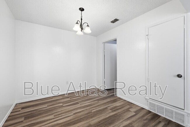 Building Photo - 2747 Countryside Ln