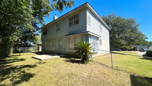 Building Photo - Charming 3-Bedroom Home Just Minutes from ...
