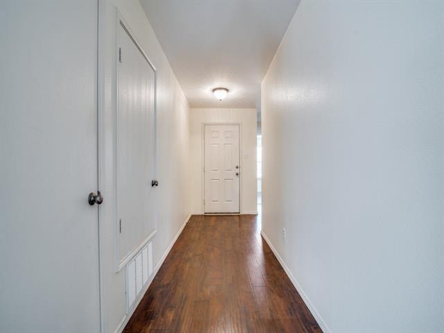 Building Photo - 2056 River Birch Ln