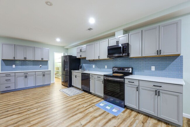 Building Photo - 42047 Darlene Pl