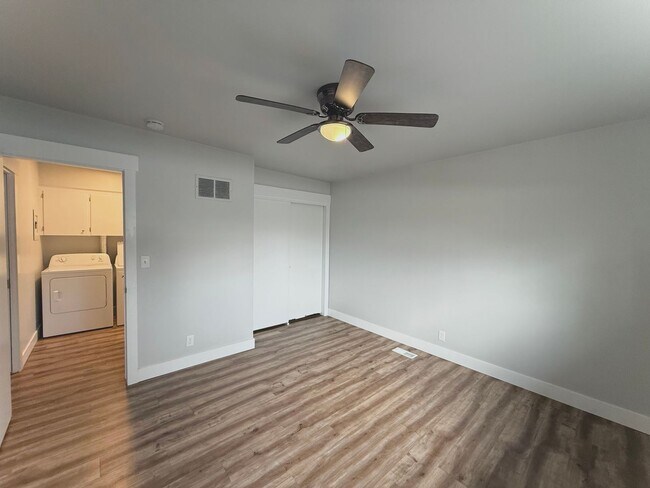 Building Photo - 1 Bedroom Salt Lake Condo  Available