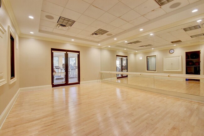 Building Photo - 17921 Villa Club Way
