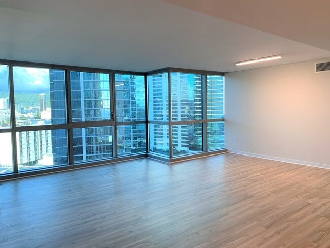 Building Photo - 3 Bedroom 2 Bath 2 Parking in Beautiful Koolani in Ward Village / Ala Moana Area