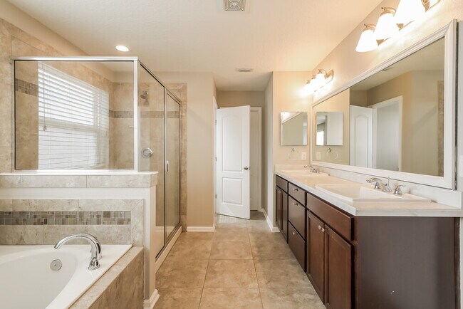 Building Photo - 3343 Spring Valley Ct