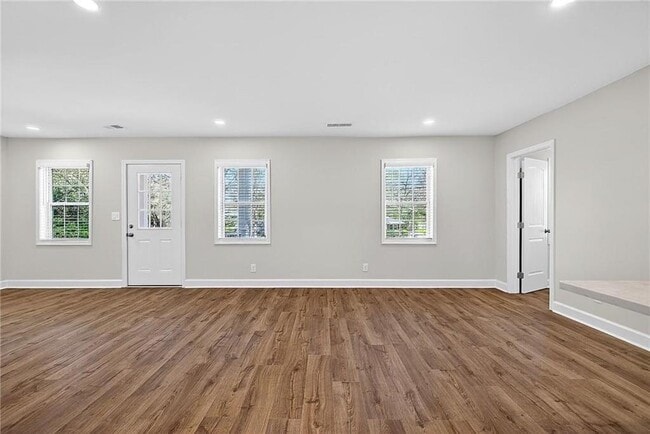 Building Photo - 955 S Columbia Dr