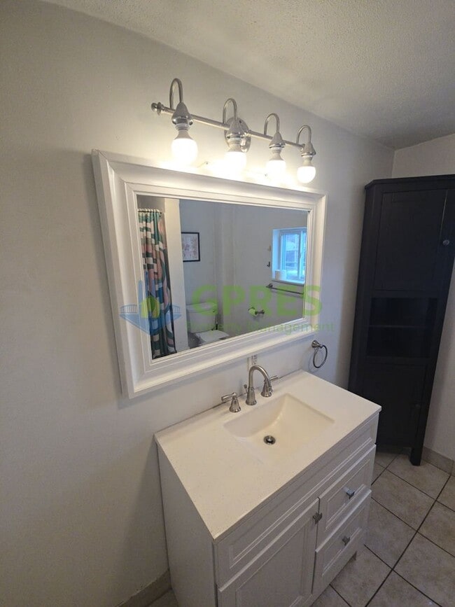 Building Photo - 119 E Sherman St