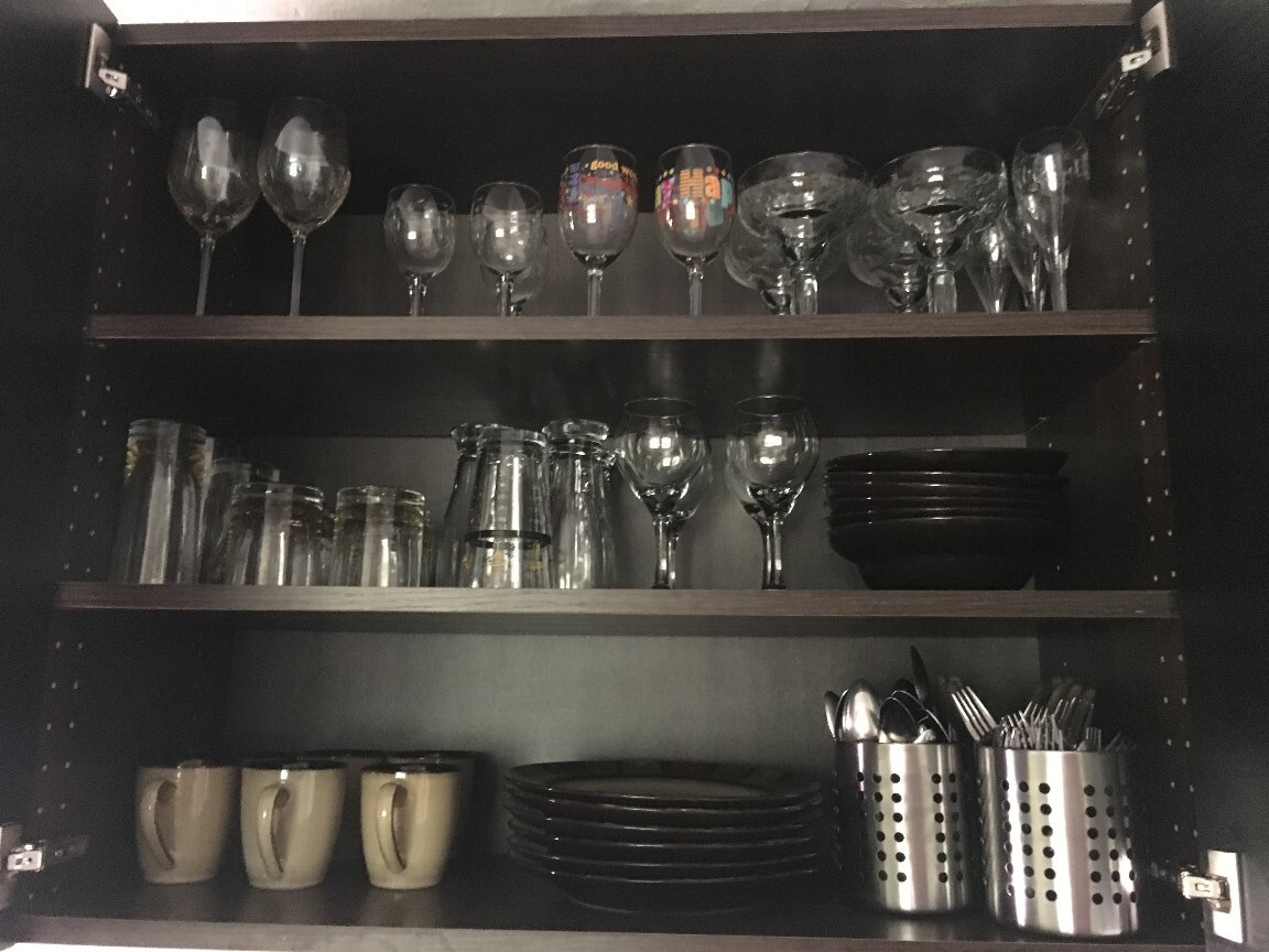 Well stocked glassware - 73481 Fulton St