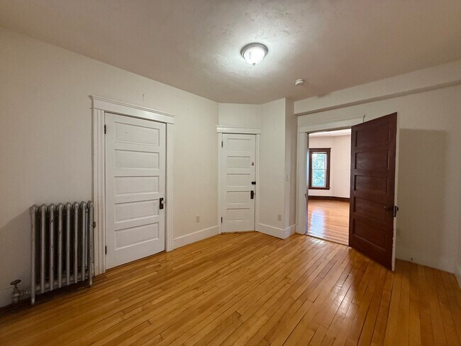 Building Photo - 32 Woodbine St