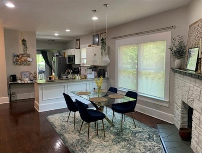 Building Photo - 5 Lakeview Dr SE