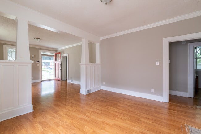 Building Photo - 2004 Walker Ave