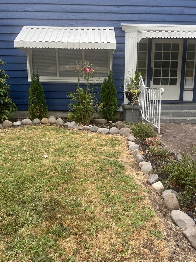 Building Photo - DwyW