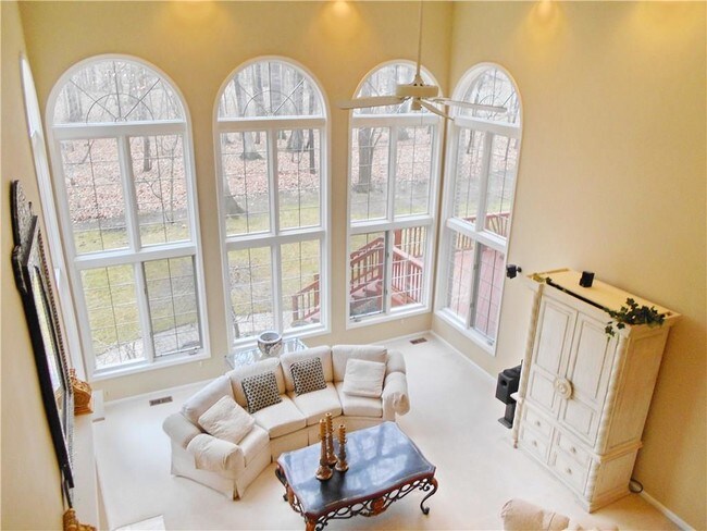 Building Photo - 1530 Scenic Hollow Dr