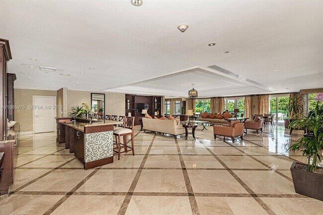 Building Photo - 20000 E Country Club Dr