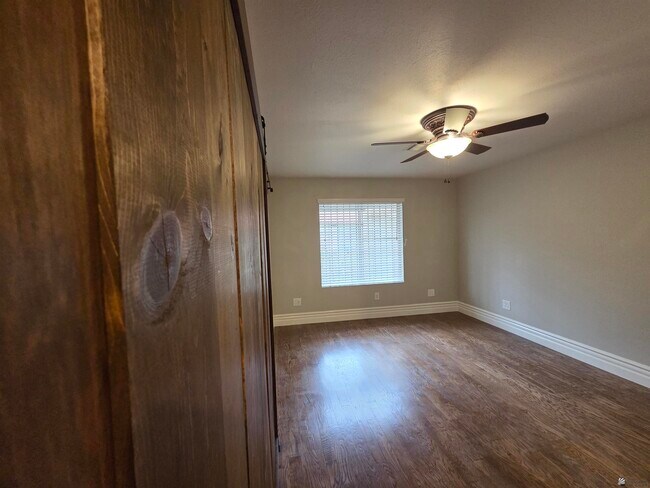 Building Photo - 2155 S 14th Ave