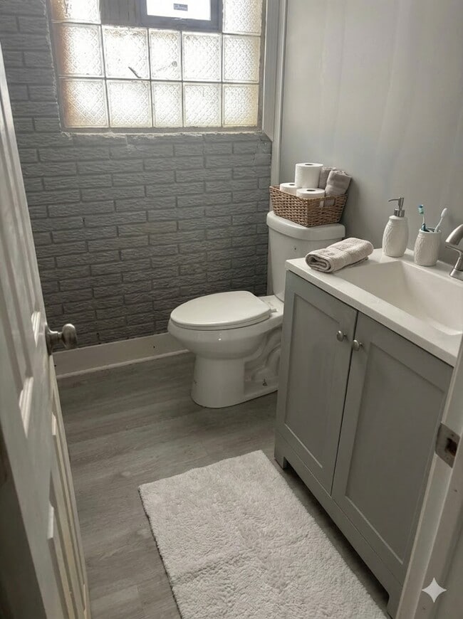 Building Photo - 1453 Diplomat Ln