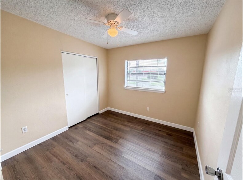 Building Photo - 702 S Solandra Dr