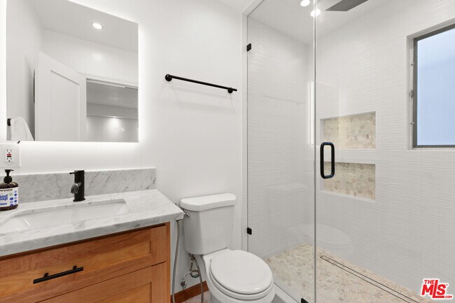 Building Photo - 621 California Ave