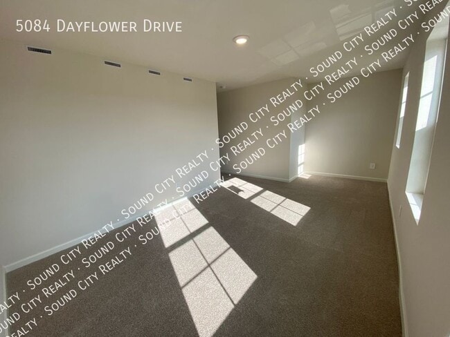 Building Photo - 5084 Dayflower Dr