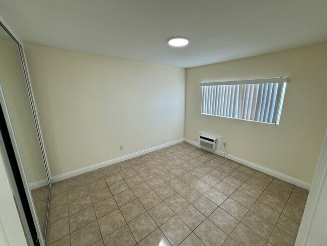 Building Photo - Greenfield Area