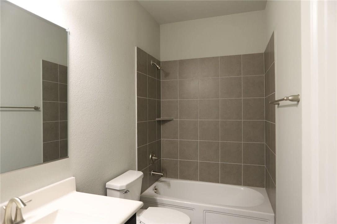 Building Photo - 15928 Holly Crk