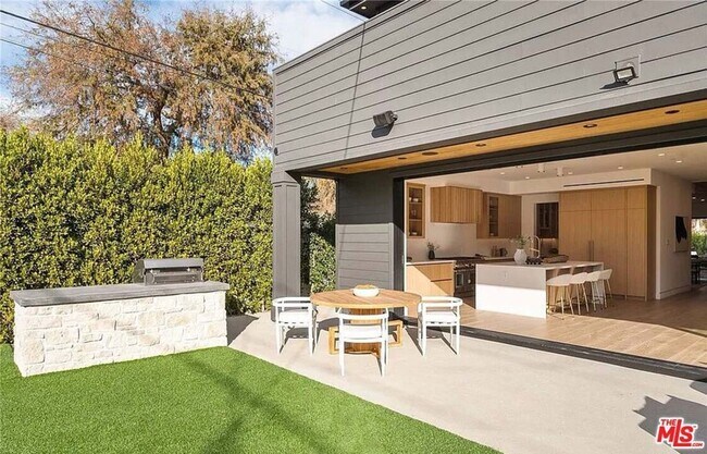 Building Photo - 4453 Gentry Ave