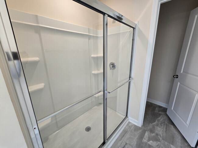 Building Photo - 865 Falls Grove Trl