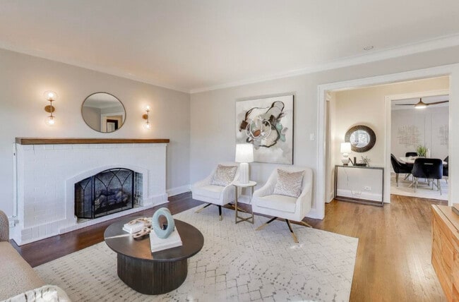 Building Photo - 1628 W Columbia Ave