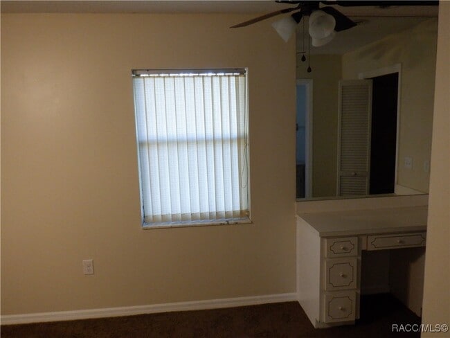 Building Photo - 281 E Falconry Ct