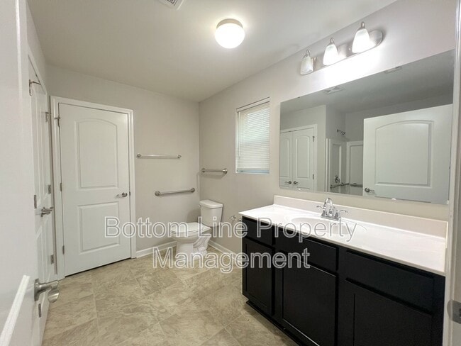 Building Photo - 636 Newfound Hollow Dr