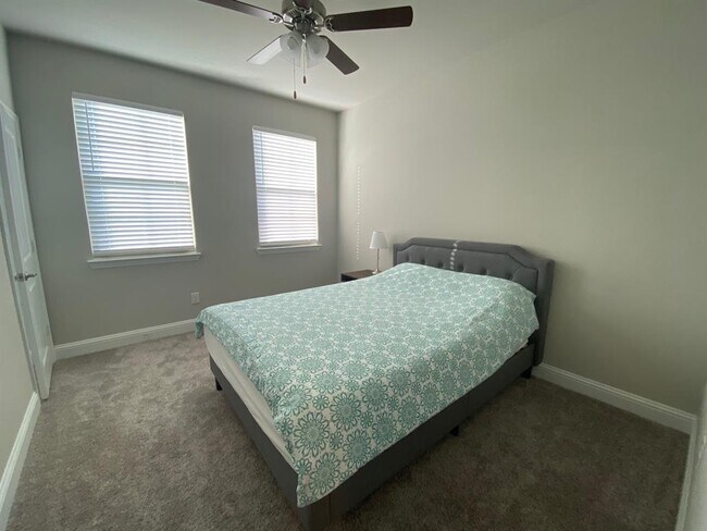 Building Photo - 2008 Naples Dr