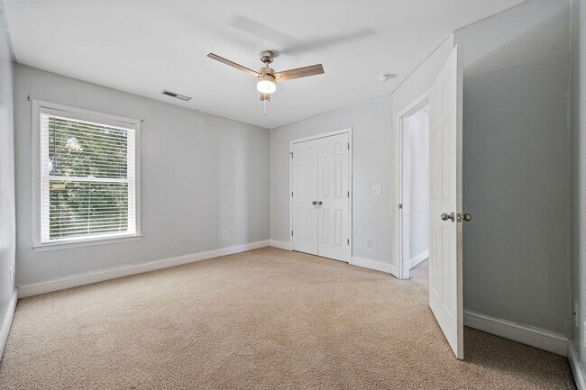 Building Photo - Beautiful 4-Bedroom, 3-Bath House