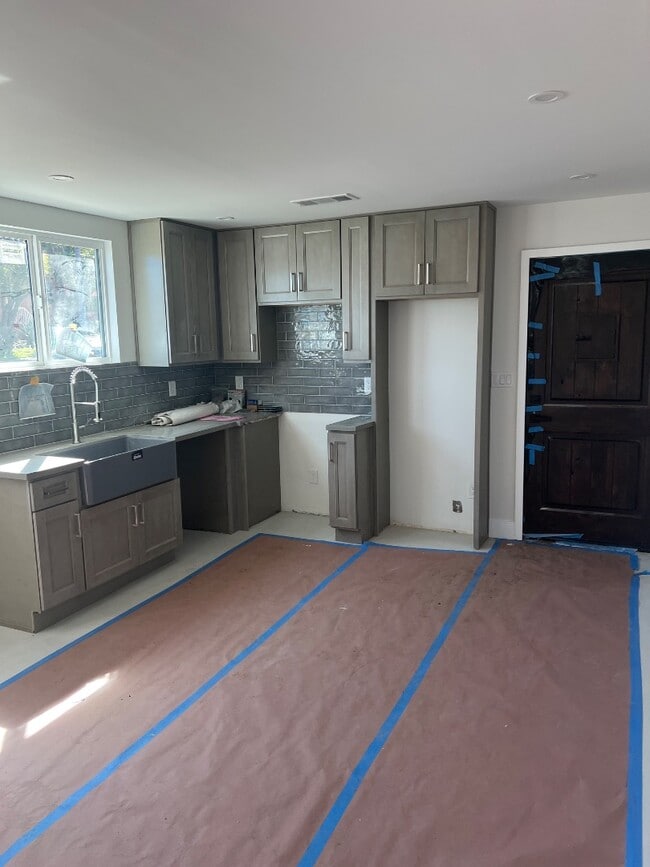 Building Photo - 3541 Homeland Dr