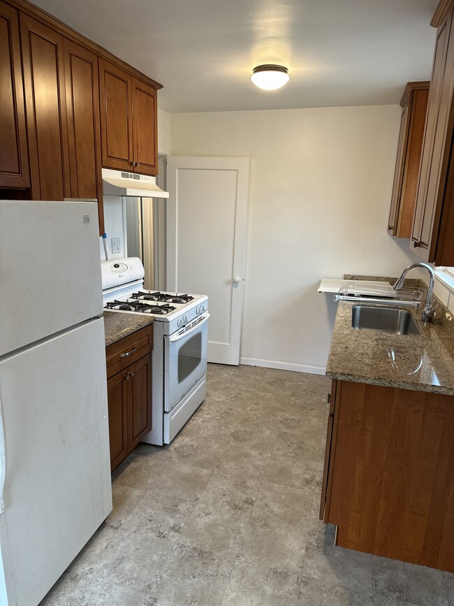 Building Photo - 1555 Alcatraz Ave