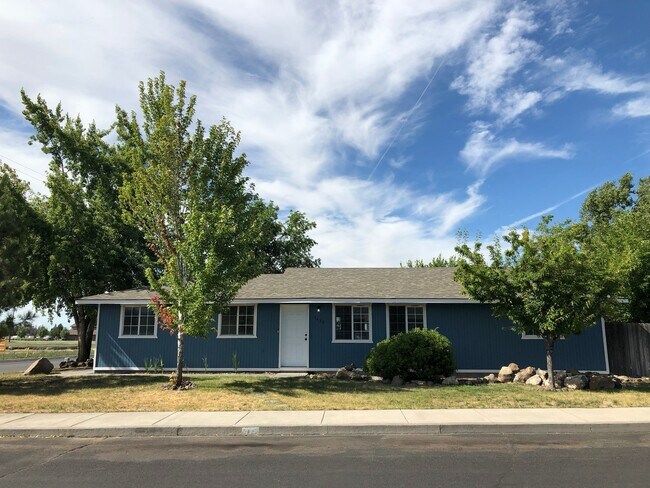 Primary Photo - 3435 SW Pumice Ave