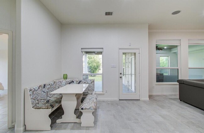 Building Photo - 4639 Regal Shadow Ln