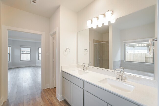 Building Photo - 10614 Whitejacket