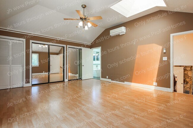 Building Photo - 7840 SW West Slope Dr