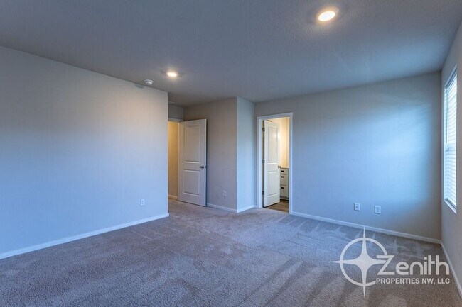 Building Photo - 215 N Layla Pl