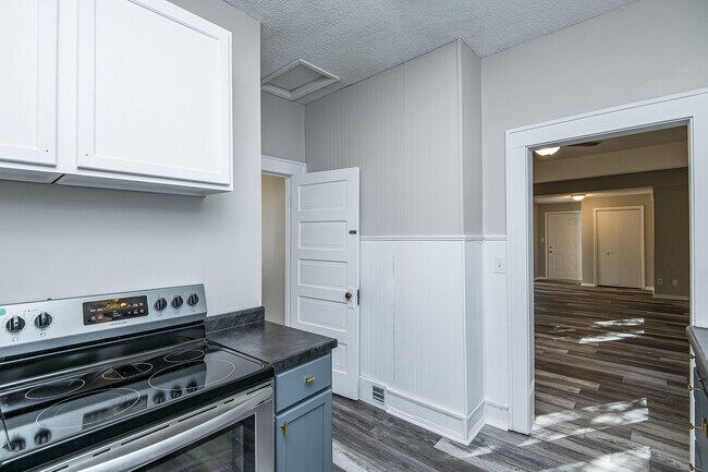 Building Photo - 607-611 11th Ave SE