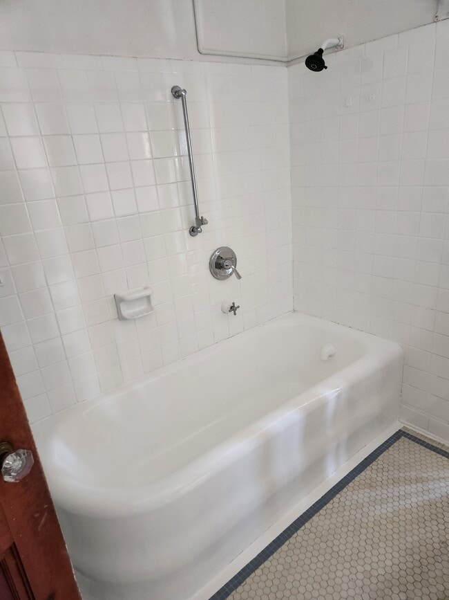 Building Photo - 420 W Sumner St