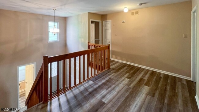 Building Photo - 6 Brookline Ct