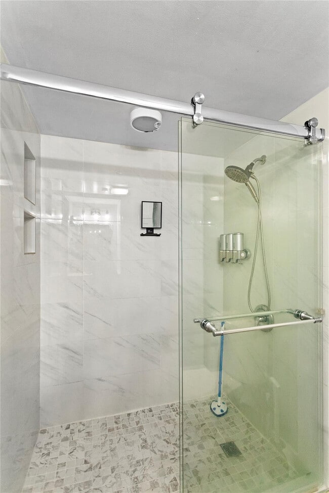 Building Photo - 22940 Oxford Pl