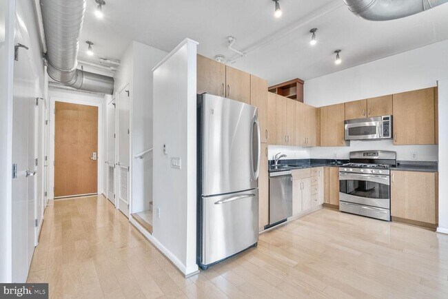 Building Photo - 811 4th St NW