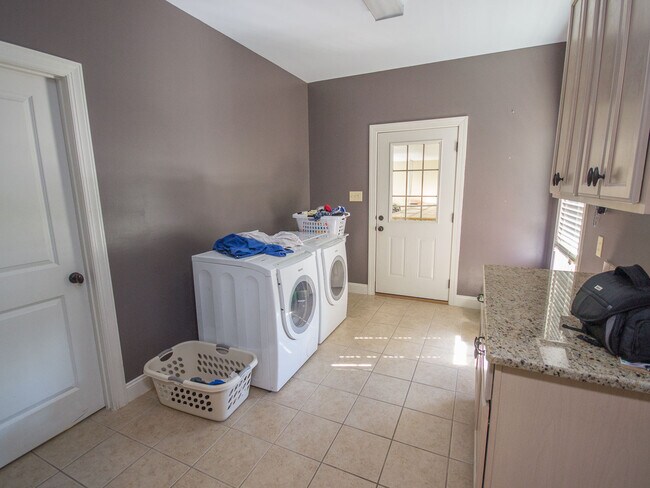 Building Photo - Luxury Living in Canebrake – Spacious, Stylish & Perfectly Located!