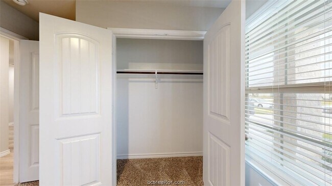 Building Photo - 2148 Chief St