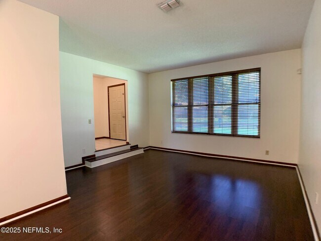 Building Photo - 7931 Dwyer Dr